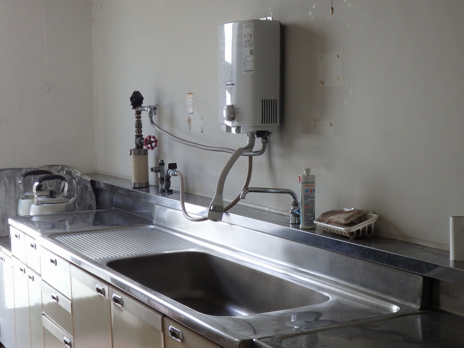 給湯器のリモコンがつかない原因｜お湯は出る場合の対処